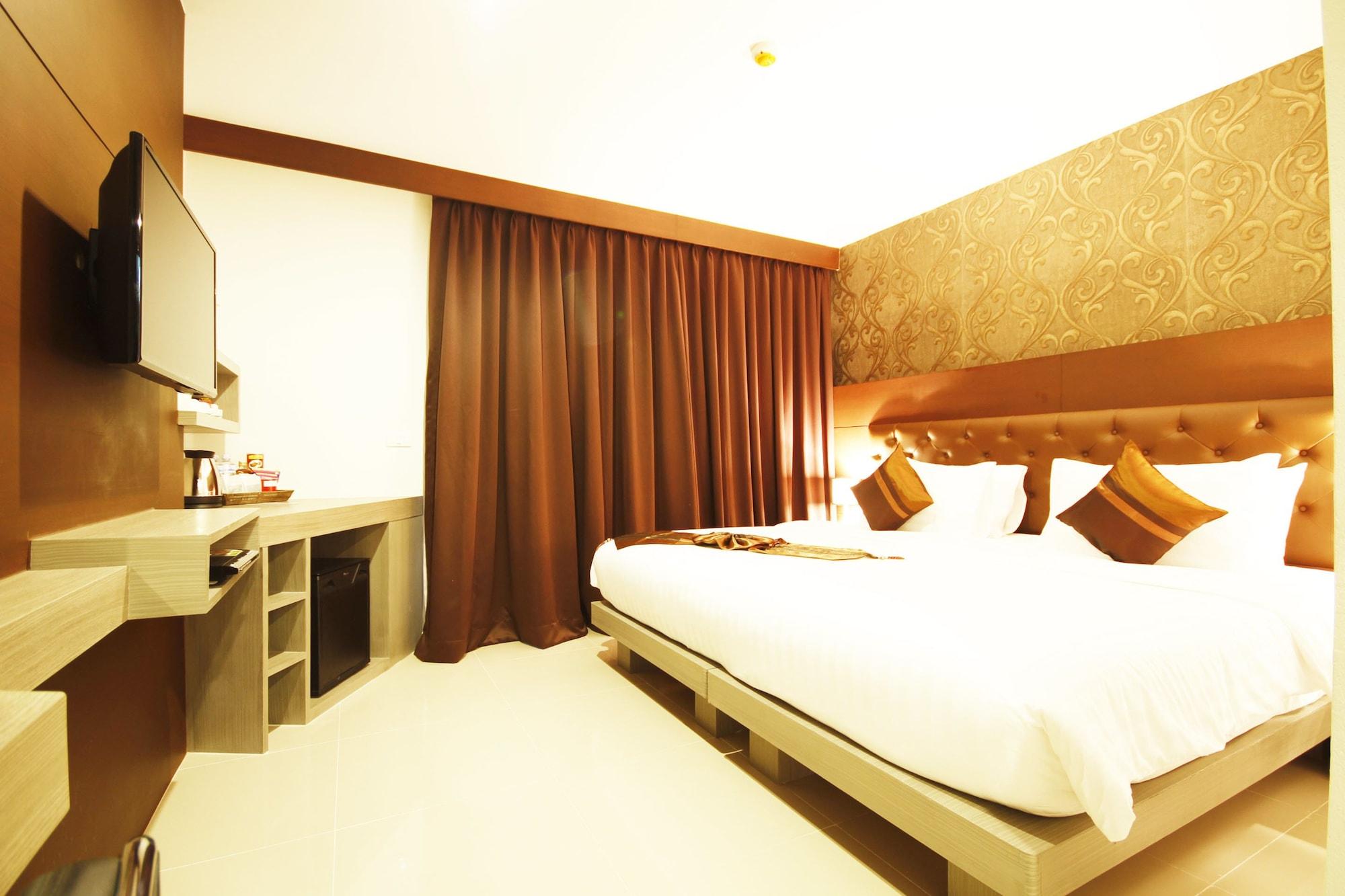 Hemingways Silk Hotel Patong Екстер'єр фото