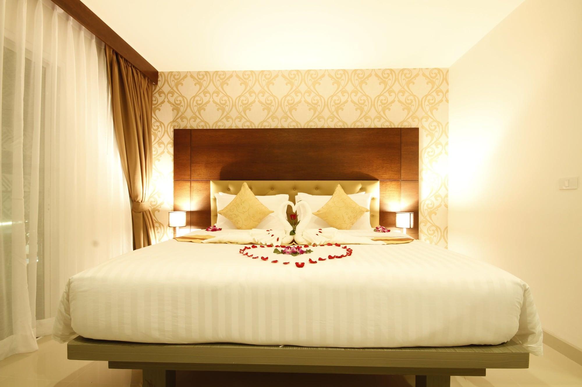 Hemingways Silk Hotel Patong Екстер'єр фото