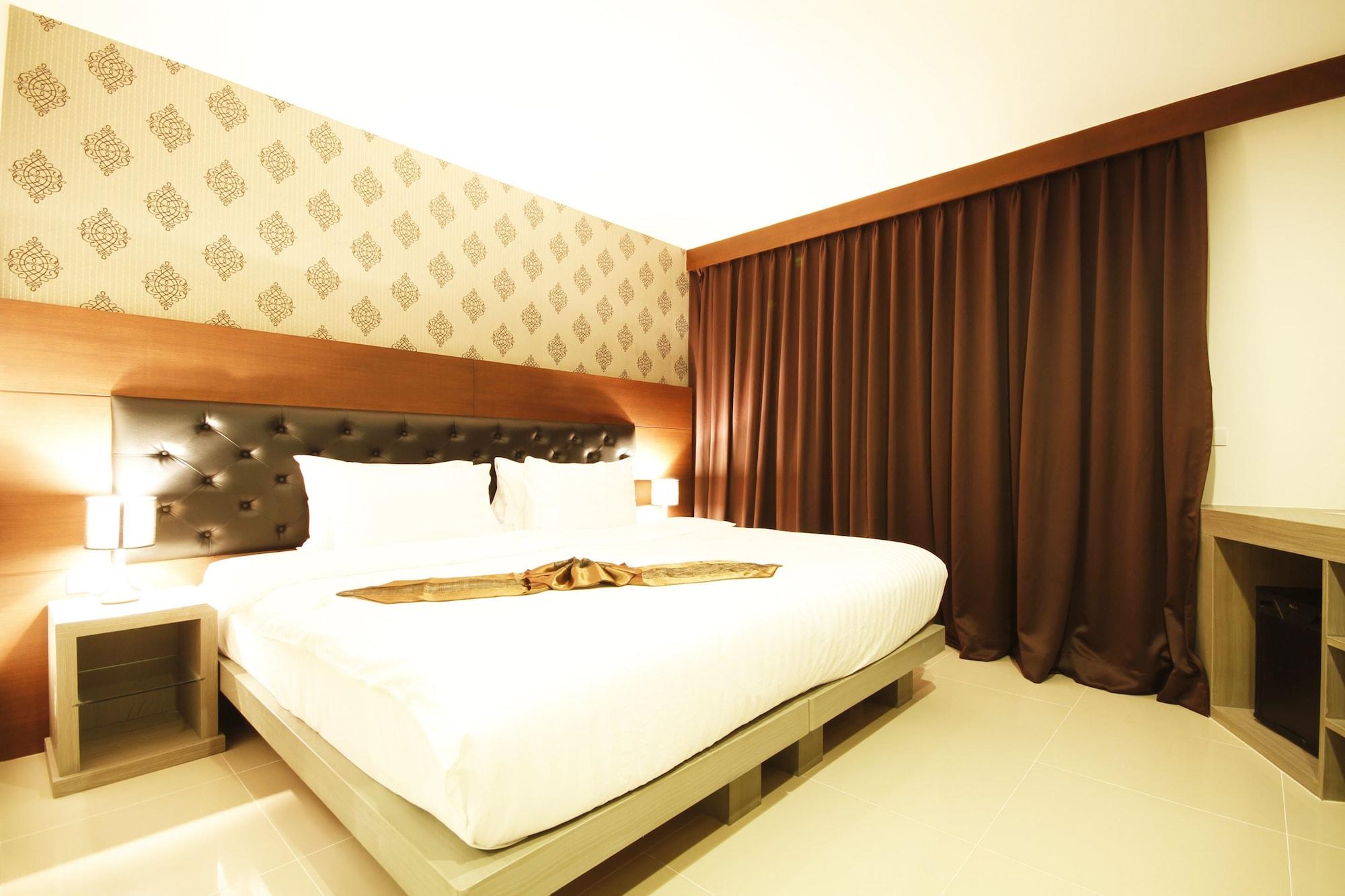 Hemingways Silk Hotel Patong Екстер'єр фото