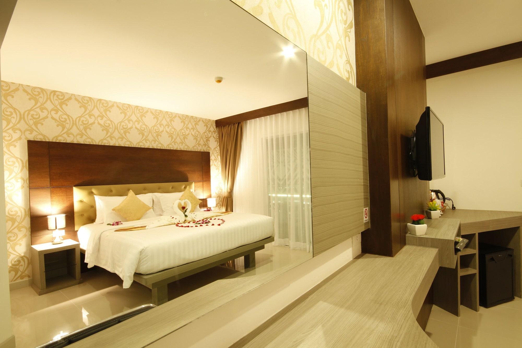 Hemingways Silk Hotel Patong Екстер'єр фото