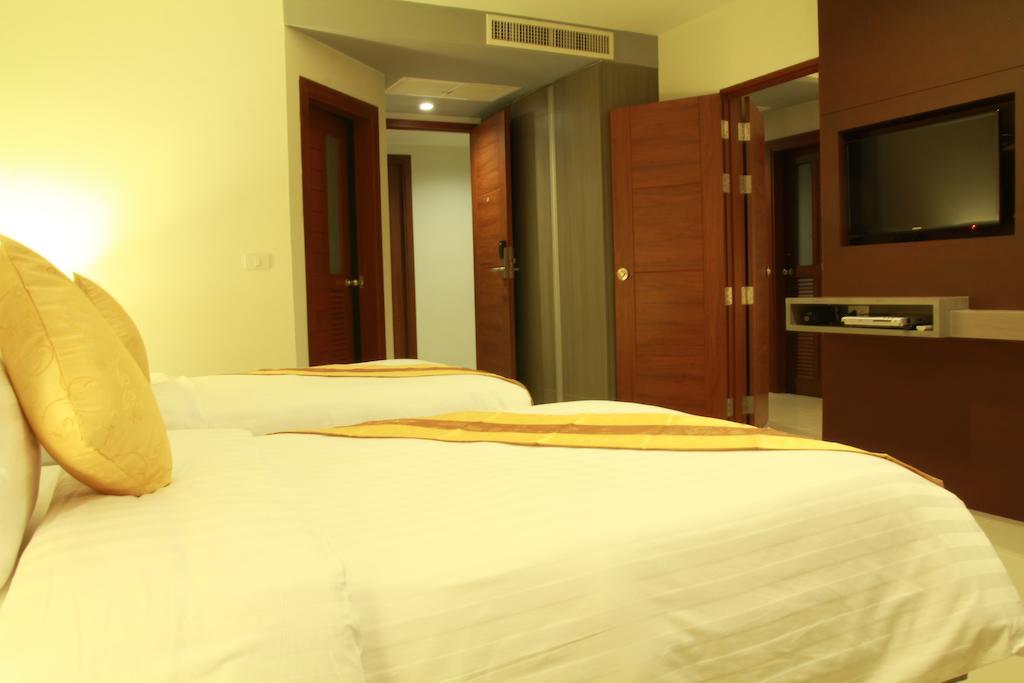 Hemingways Silk Hotel Patong Екстер'єр фото