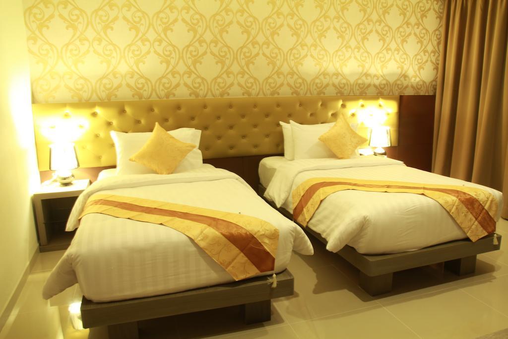 Hemingways Silk Hotel Patong Екстер'єр фото