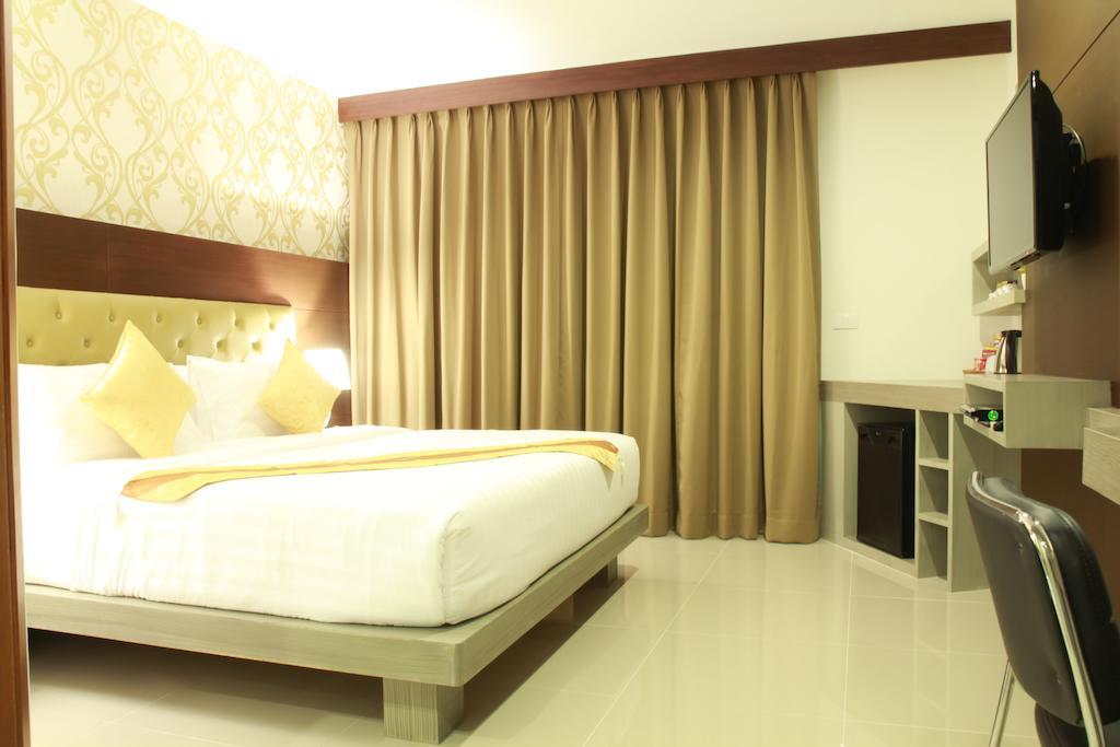 Hemingways Silk Hotel Patong Екстер'єр фото