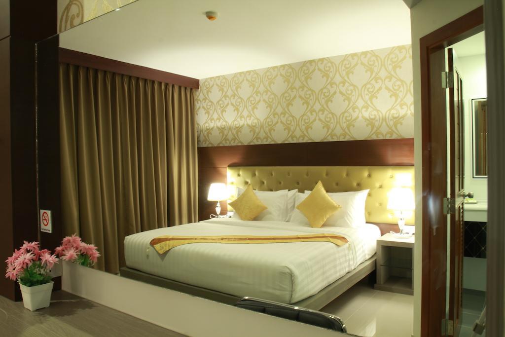 Hemingways Silk Hotel Patong Екстер'єр фото