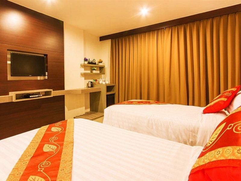 Hemingways Silk Hotel Patong Екстер'єр фото