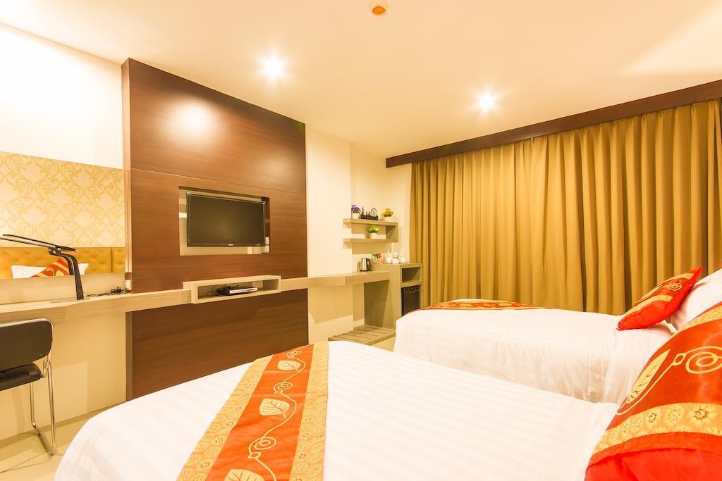 Hemingways Silk Hotel Patong Номер фото