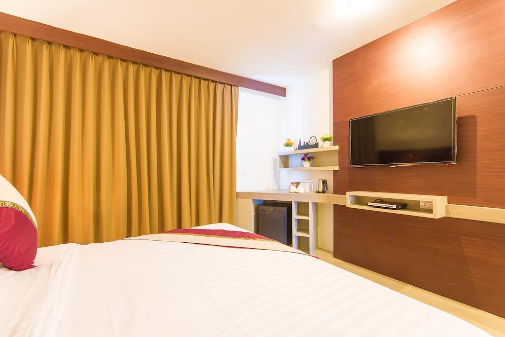 Hemingways Silk Hotel Patong Номер фото