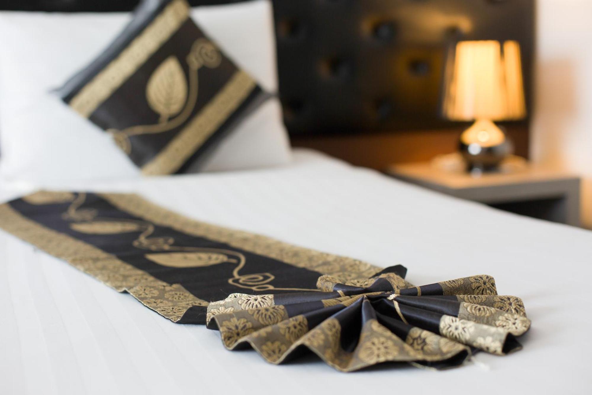 Hemingways Silk Hotel Patong Екстер'єр фото