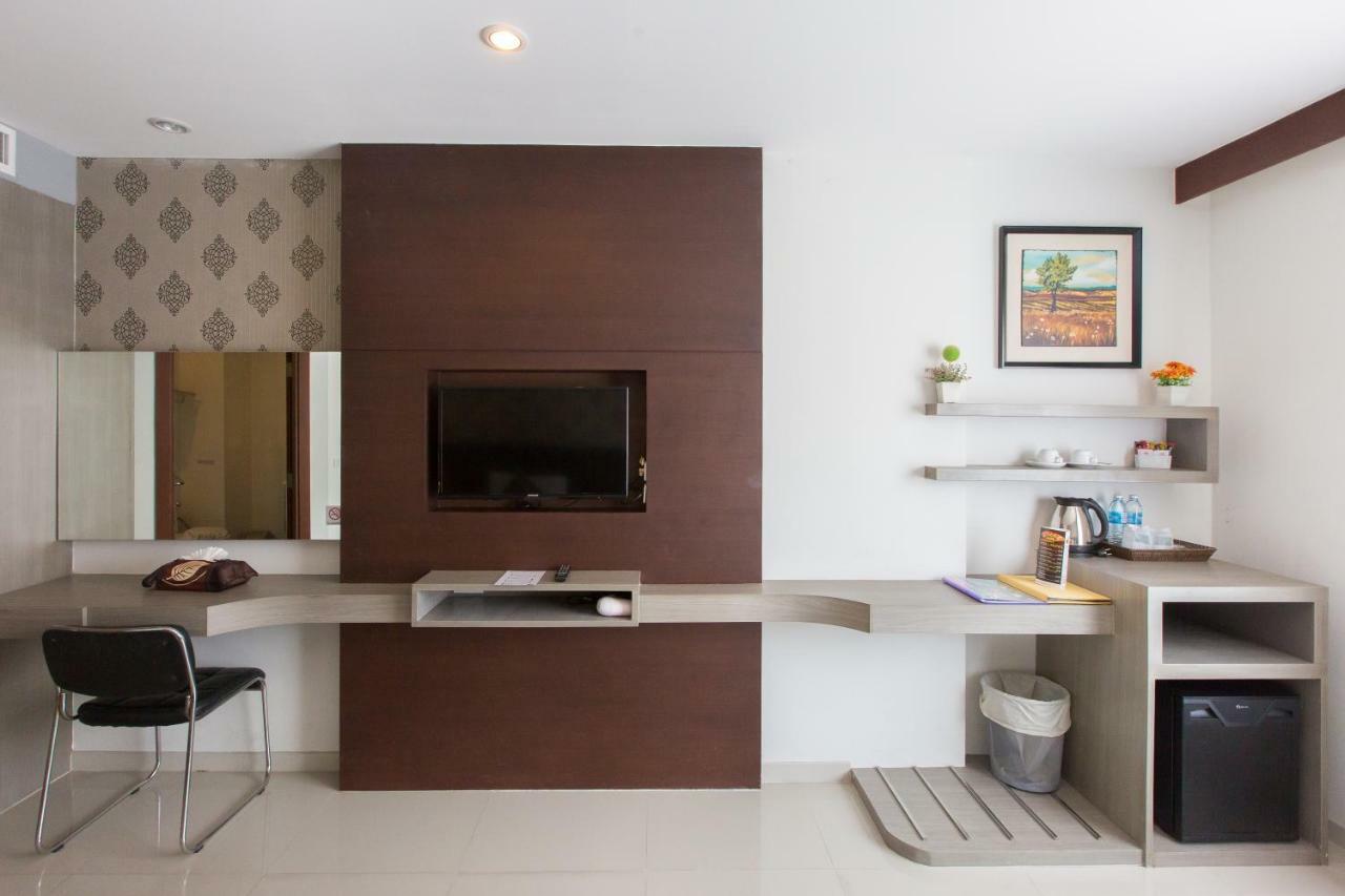Hemingways Silk Hotel Patong Екстер'єр фото
