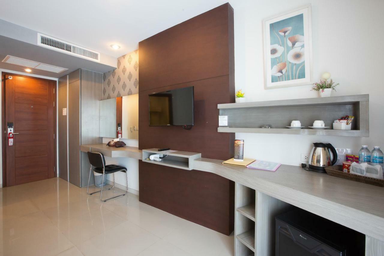 Hemingways Silk Hotel Patong Екстер'єр фото