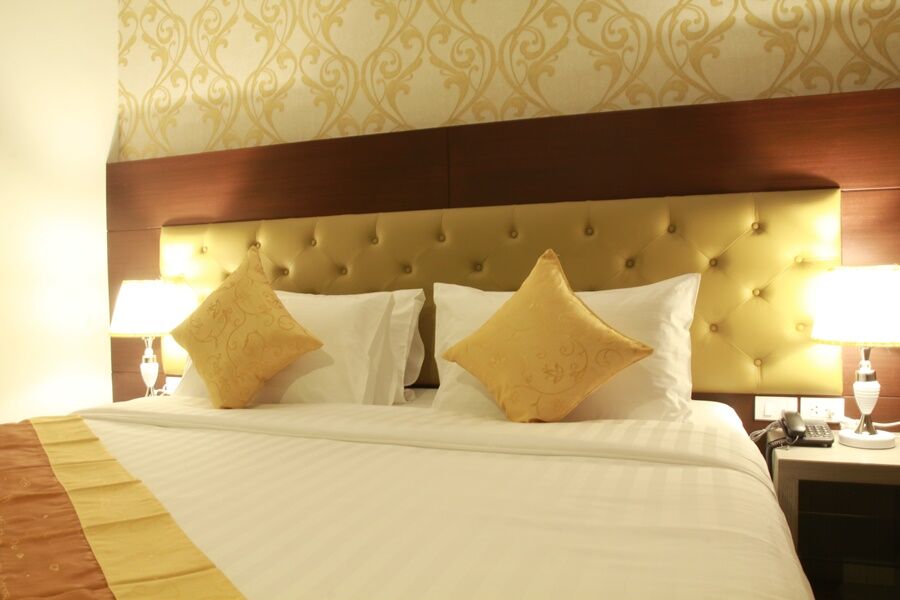 Hemingways Silk Hotel Patong Екстер'єр фото