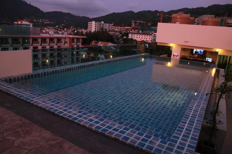 Hemingways Silk Hotel Patong Екстер'єр фото